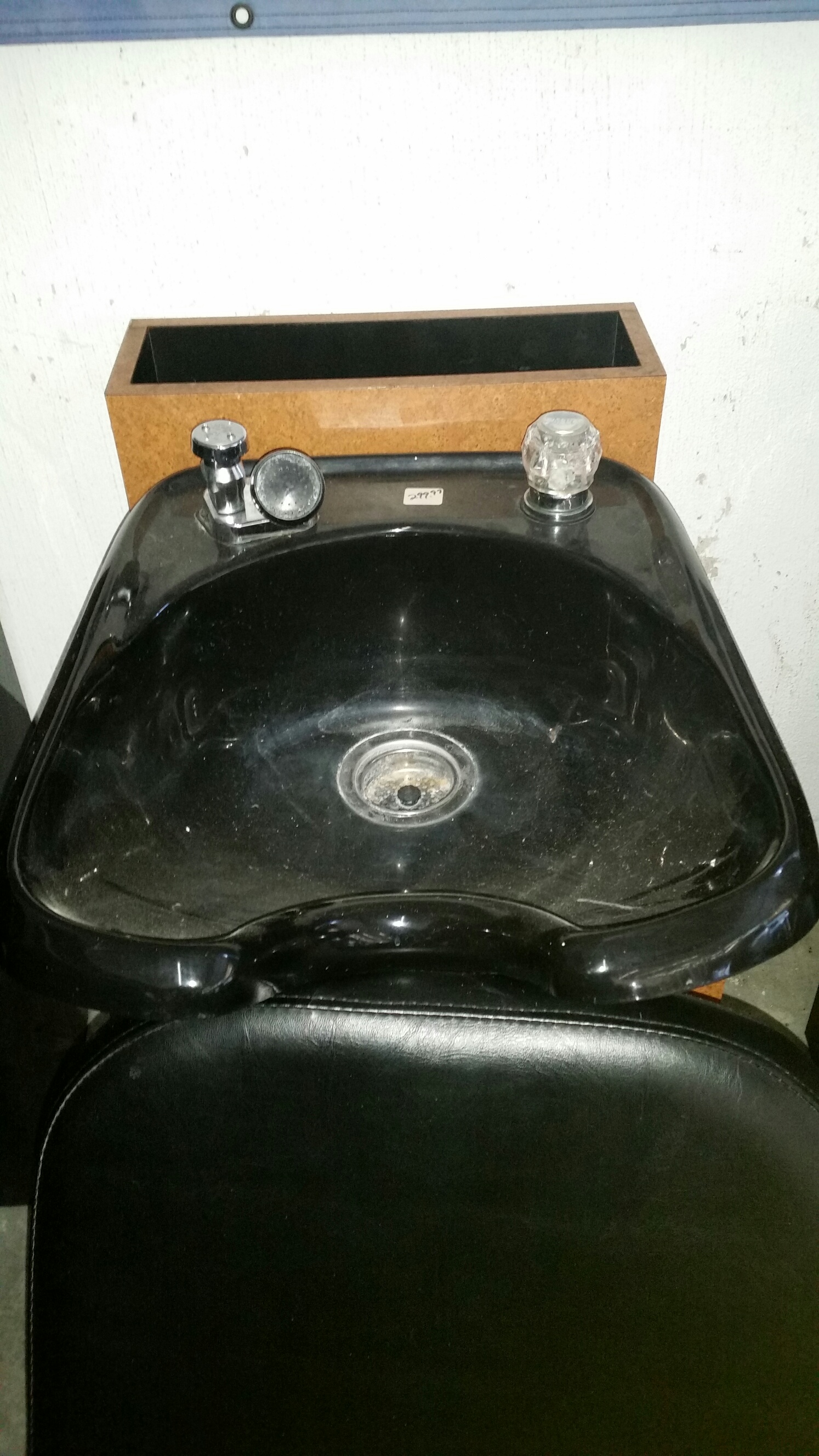 used shampoo bowls & shampoo chairs